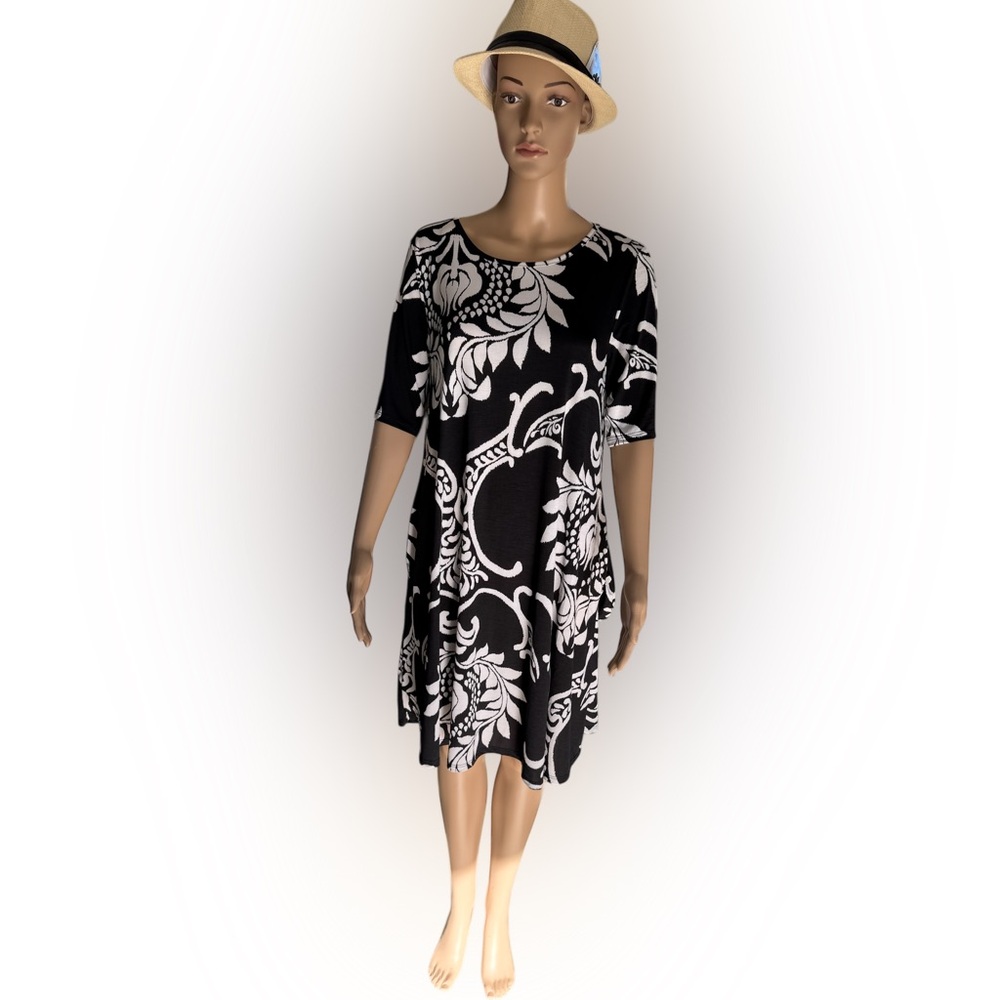 Comfy Stretchy Dress Women’s size Large Black & White‎